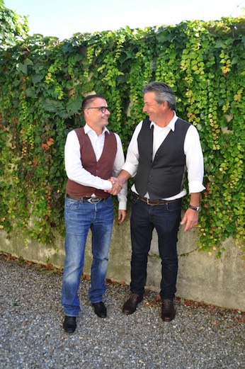 Max Bühler, Geschäftsführer Frey + Cie AG Interlaken im Handschlag mit Bruno Marti, Heinz Hodel AG